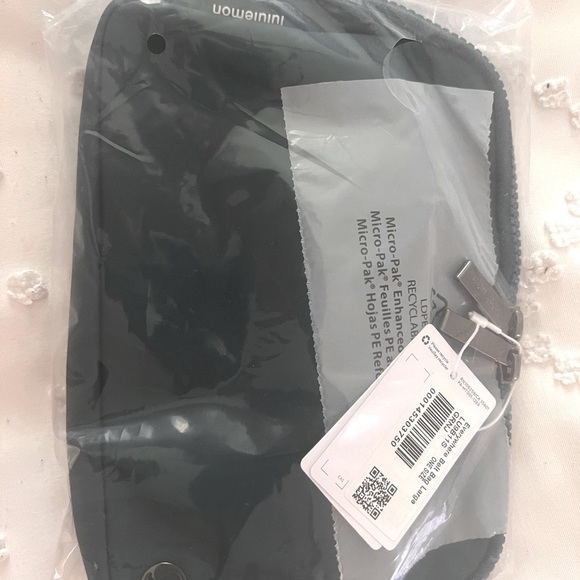 lululemon athletica Bags Lululemon Everywhere Belt Bag 2l Jasper Poshmark